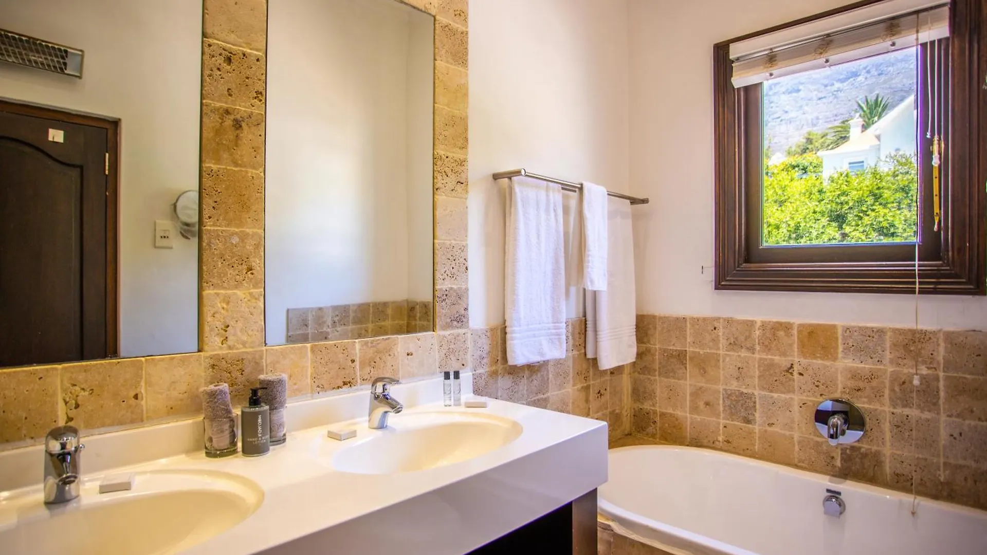Guest house Cape Riviera Guesthouse Cape Town